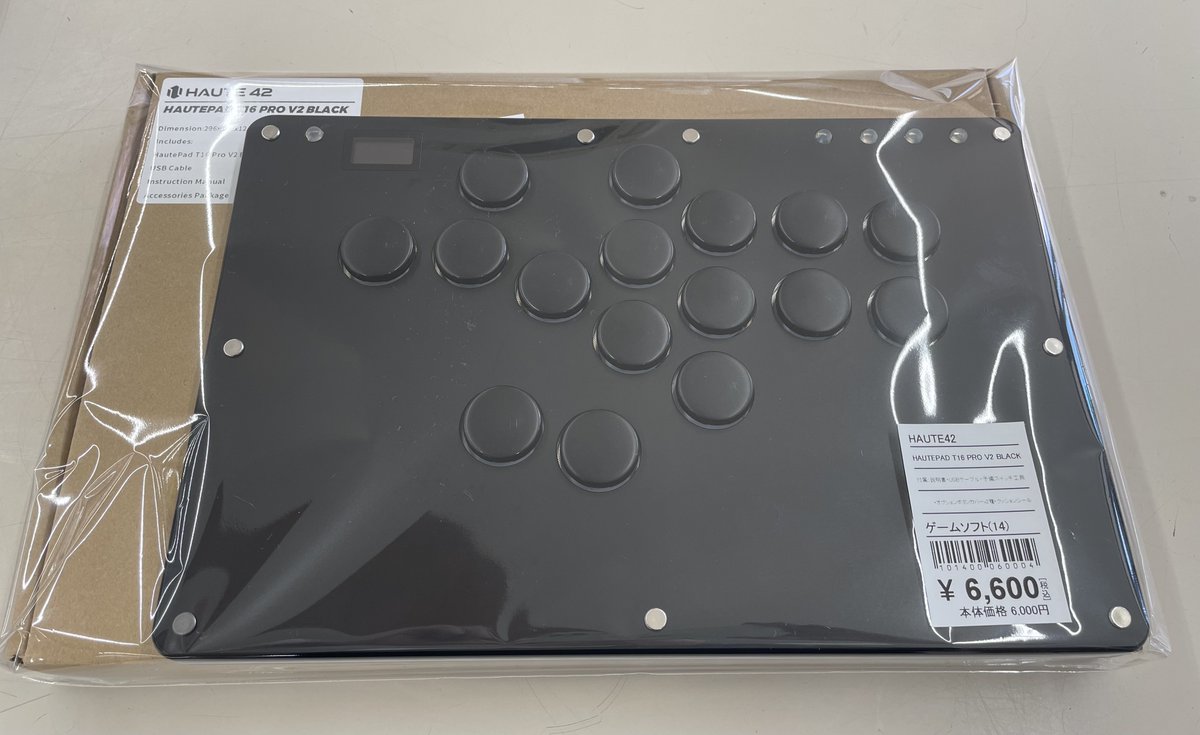 Hooh_satte's tweet image. こんばんは～
ハードオフ幸手店ゲーマー店員です😎

【本日の品出し情報】
プレステ本体祭り♪
#PS4 ・ #PS3 ・ #PS2
少な目なんですけども…😅

PS2はジャンクで黒い三連星ですｗ

おまけ
HAUTE42のレバーレスコントローラーも👍
本日スト6でアレックスも配信しましたし是非🤩