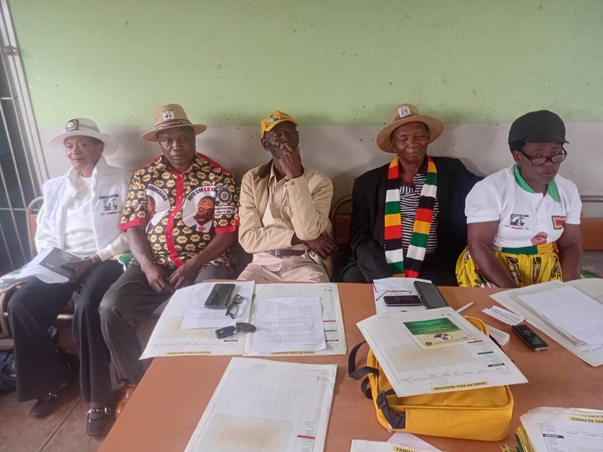 Varakashi4edByo's tweet photo. Members of Zanu PF’s Bubi District in Matabeleland North province have unanimously endorsed the Constitution of Zimbabwe Amendment (No. 3) Bill following a party-led public outreach at Tatazela Community Hall on Saturday.
#HANGO INO BAKWA ITUNGAMIGWA NABENE BAYO 
AMANDLA 🐊💪🏽🇿🇼 https://t.co/SKc29ND8BK