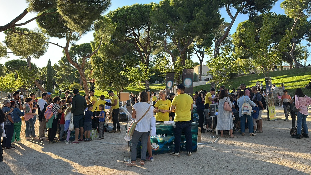 CIEMAT_OPI's tweet photo. 🌳¿Sabías que @DivulgaCIEMAT impulsa distintas actividades en colaboración con la red de bibliotecas municipales y eventos de divulgación en espacios públicos del @MADRID? 

Te lo contamos todo👉https://t.co/tSUa9sDFOx https://t.co/bIwiLUZByL