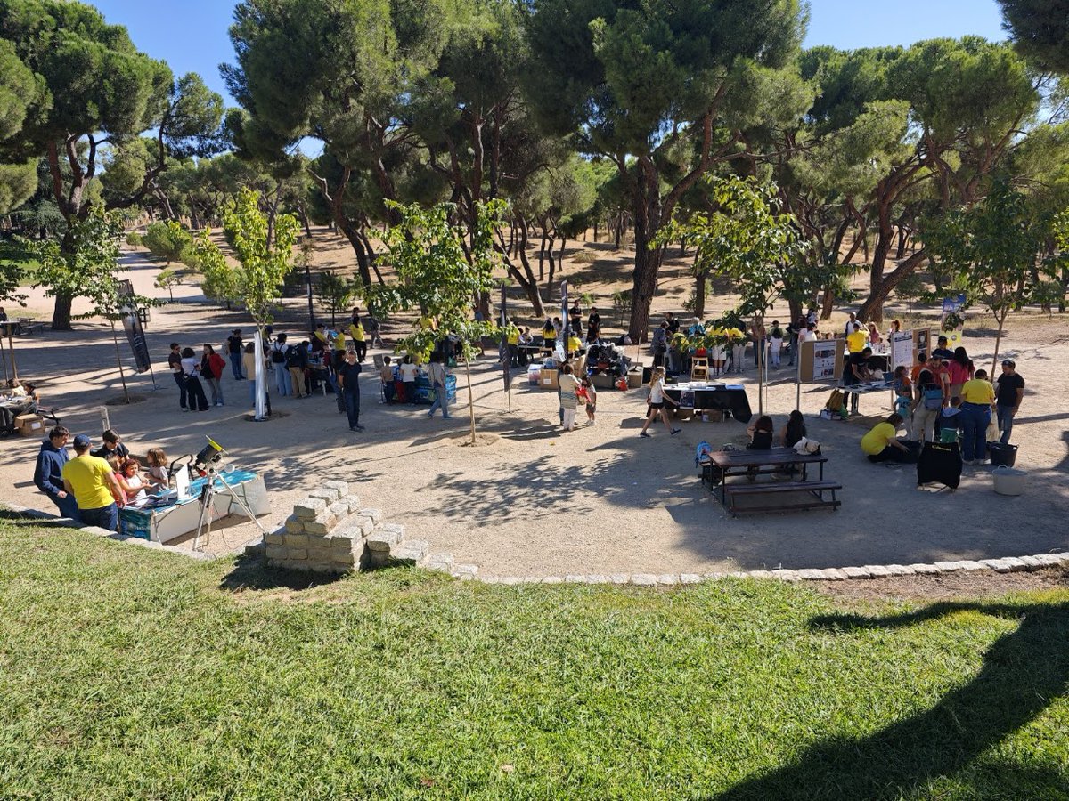 CIEMAT_OPI's tweet photo. 🌳¿Sabías que @DivulgaCIEMAT impulsa distintas actividades en colaboración con la red de bibliotecas municipales y eventos de divulgación en espacios públicos del @MADRID? 

Te lo contamos todo👉https://t.co/tSUa9sDFOx https://t.co/bIwiLUZByL