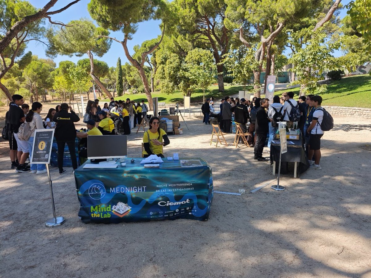 CIEMAT_OPI's tweet photo. 🌳¿Sabías que @DivulgaCIEMAT impulsa distintas actividades en colaboración con la red de bibliotecas municipales y eventos de divulgación en espacios públicos del @MADRID? 

Te lo contamos todo👉https://t.co/tSUa9sDFOx https://t.co/bIwiLUZByL