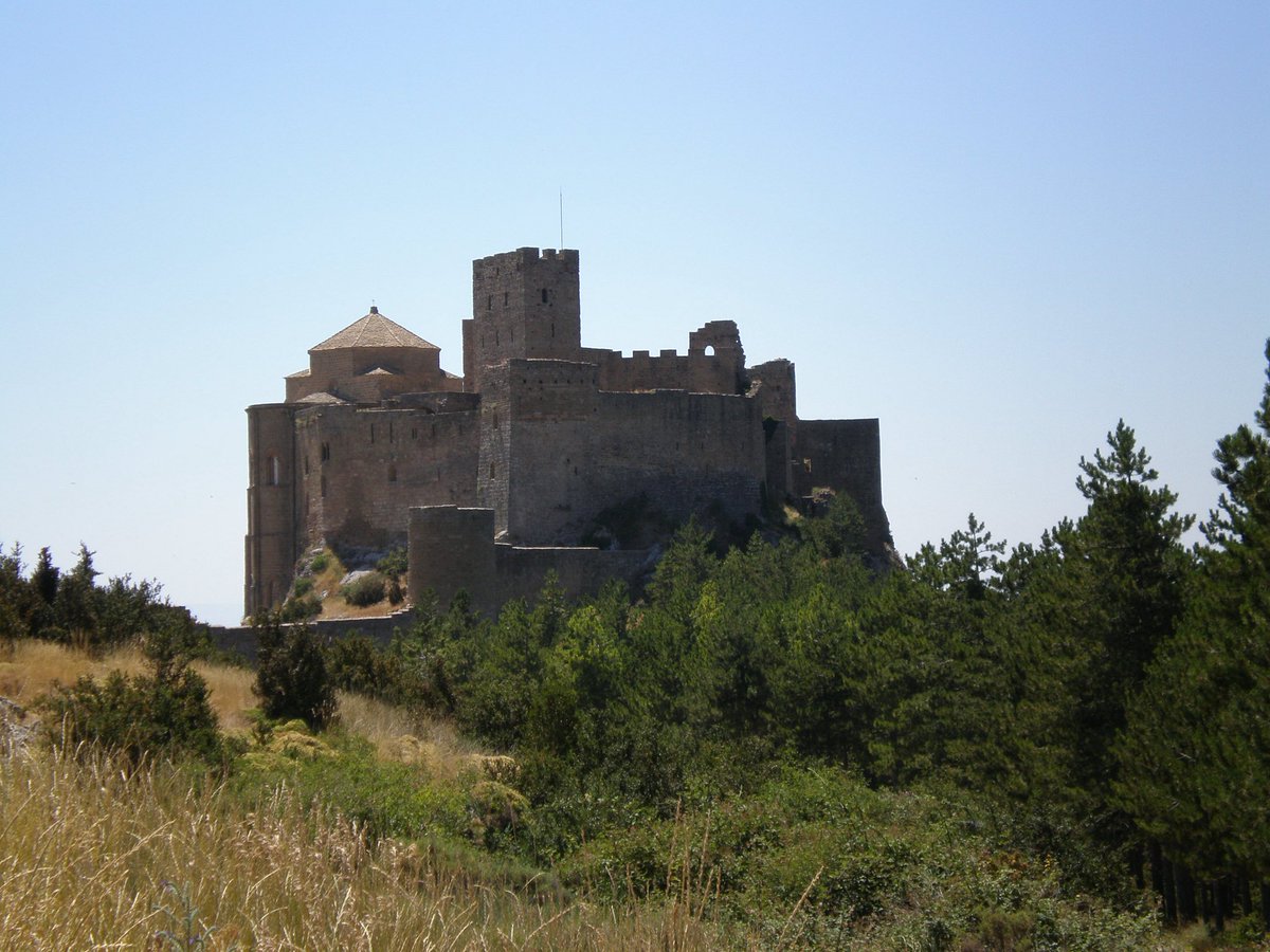 isatielmes's tweet image. Desde muy joven quise conocer este maravilloso lugar. 
Es el castillo 🏰 de #Loarre #Huesca #Aragón 

Se hizo tal como lo ven.
Una de las fortalezas #románicas (S.XI), mejor conservadas de Europa, perdida entre montañas, erguida, desafiante…

Me fascinó 😵‍💫