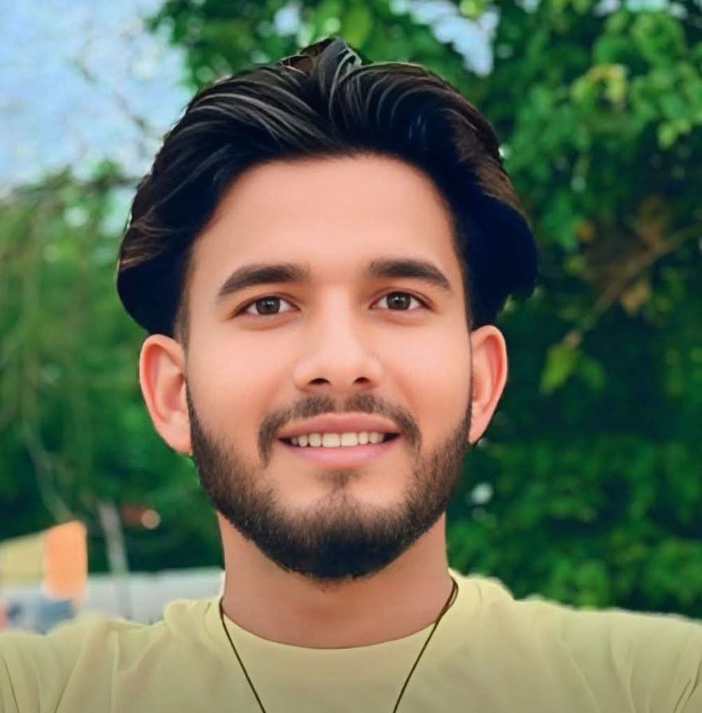एक अकेला गोलू यादव चेतक ही भारी है इस गुटकेबाज पर भाई सैल्यूट है आपको 🫡🫡 
ऐसे ही रेलते रहो पूरा बहुजन समाज मजबूती के साथ खड़ा है.... 
वीडियो देखकर दिल बाग बाग हो गया। 
इस जाहिल की रूह कांप गई होगी 🔥🔥🫡😎🖕