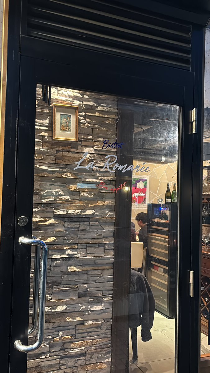 H4Tomo's tweet photo. 自分には似合わない店でディナー https://t.co/JFaIORaGma