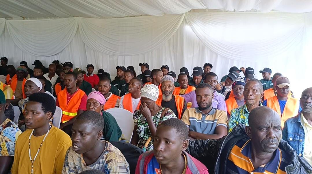 VOICE_FM_RWANDA's tweet photo. Binyuze muri #GreenAmayagaProjectII izamara imyaka 5, Akarere ka @NyanzaDistrict kahize umuhigo wo kuvugurura amaterasi ndetse no gutera ibiti byinshi kuruta ibyakozwe mbere.
Mme KAYITESI Nadine, Umuyobozi w’Akarere wungirije Ushinzwe Imibereho myiza.
@REMA_Rwanda @EnvironmentRw https://t.co/TA0kMY1lo0