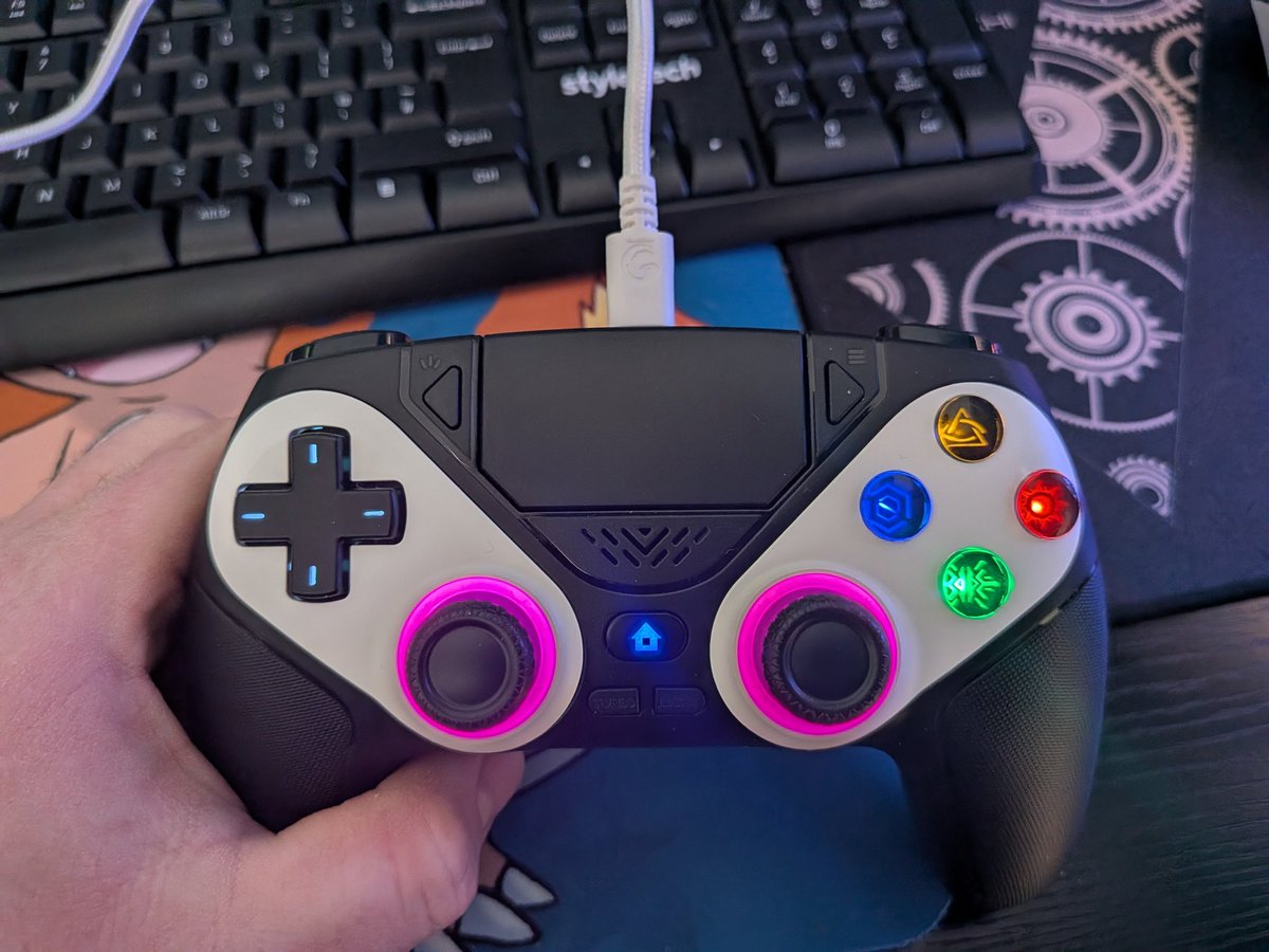 FluXHoundFB's tweet photo. [#AD/#GIFTED]

Finally getting hands on with my new controller from @Gamrombo 
Honestly so far It has knocked all expectations out the park.

For £39.99 you cannot go wrong.

I think I might have to go all Thanos on them (collect each colour)

#gamrombo
#controllerreview
#pro https://t.co/kX0a1VzJ65