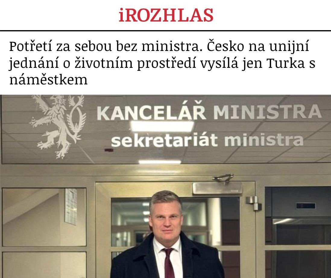 Ministr Červený má totiž na práci něco důležitějšího, než emisní povolenky. Turek se může jednání účastnit, ale nemůže hlasovat. A tak se dostáváme v Evropské unii do role pouhých pozorovatelů. S takovou těžko budeme něco rozhodovat, měnit, natož pak rušit, jak se Andrej Babiš,