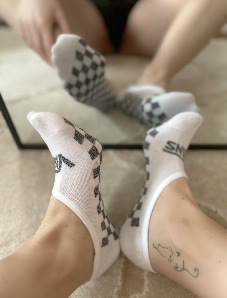 lovely.socks 💋 tweet media