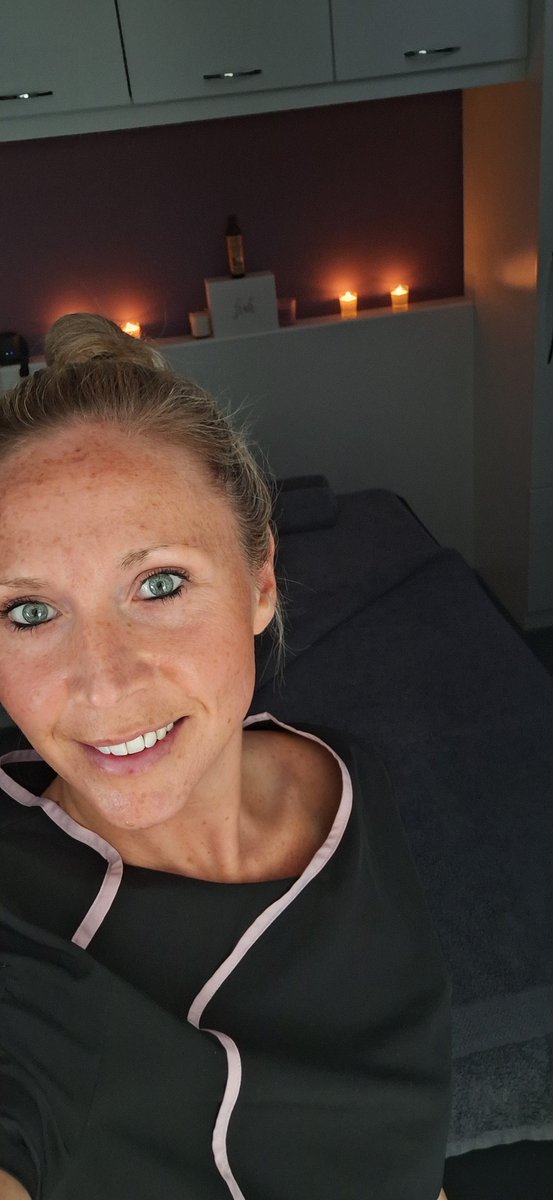 LeahCushty's tweet photo. All set up ready for my girlies today ��️ 
My Clients are 90% male so it's lovely to see my ladies once in a while! 
#selfie #massage #swedishmassage #massageinessex #Essex #Witham #Euphoria #Tuesday #massagetherapist #massagetherapy #girls https://t.co/p3gZaiAg9l