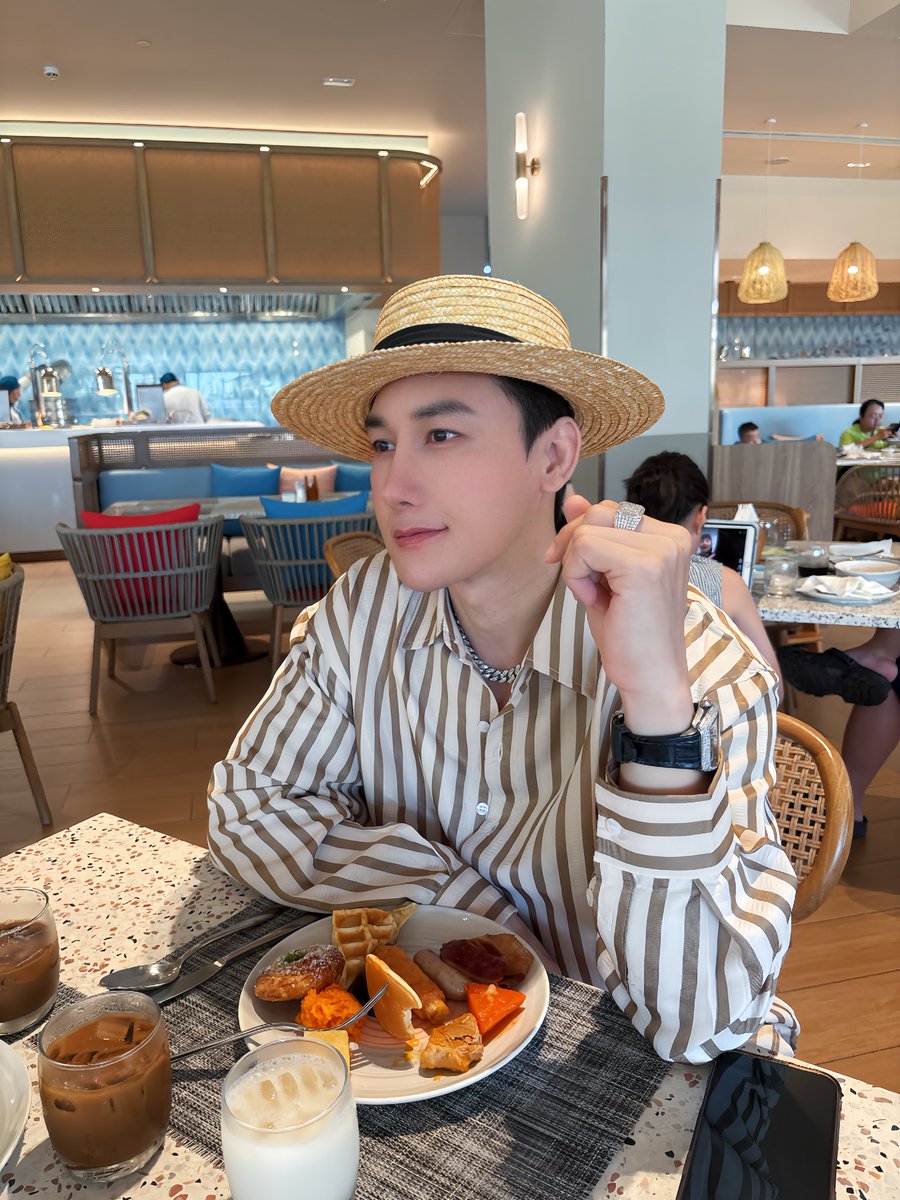 jaytrantanphat's tweet photo. Con gái thích kiểu này hay bad boy hơn? 👀
Girls choose this… or still prefer bad boys? 😈 https://t.co/uUZ39GJelb