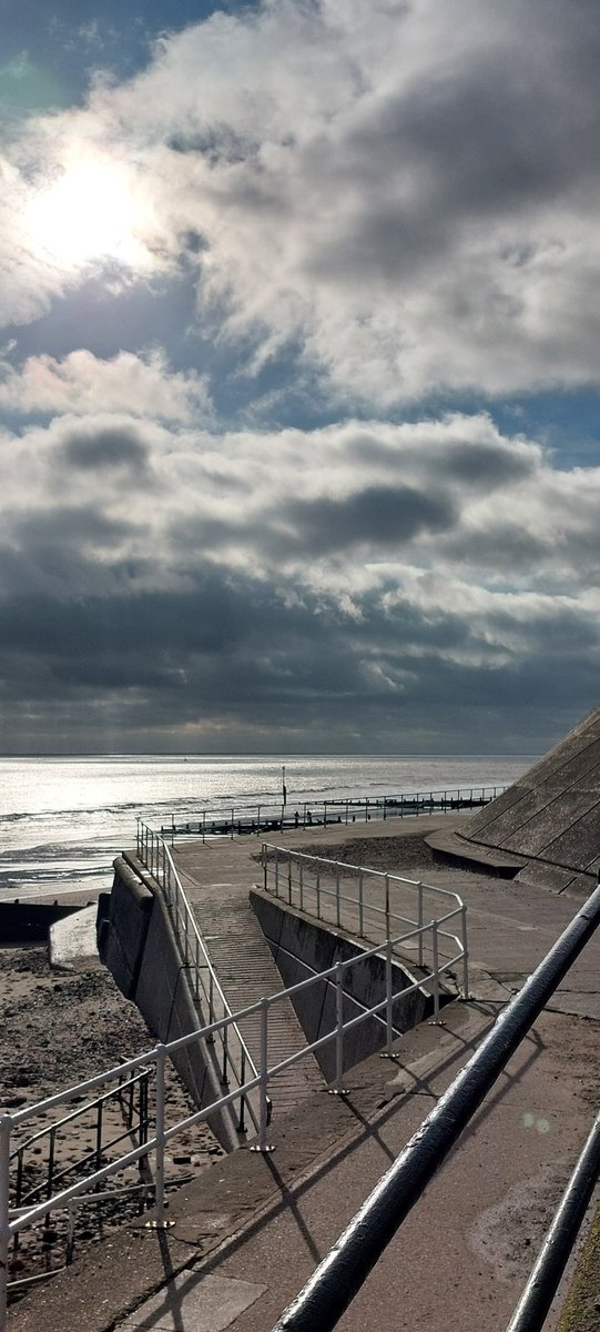 DR SIMON LEE tweet media