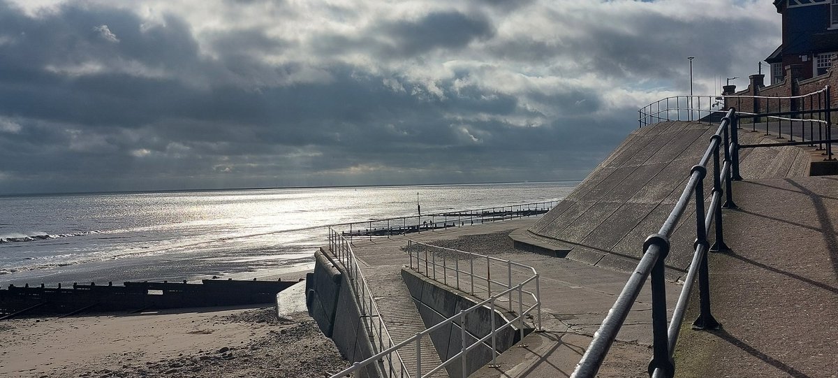 DR SIMON LEE tweet media