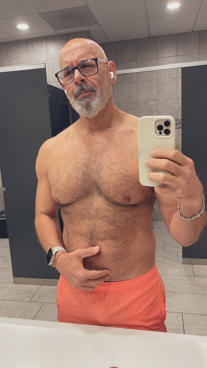 carmuel70's tweet photo. #VibeMotion #relaxtime #hairymuscle #Boricua #bomdia #gymroutine #BeardedMan #barba #gym #PlanetFitness https://t.co/cyNGPRbYkV