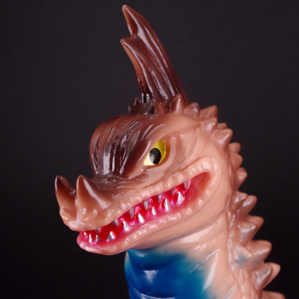 ソフビ抽選情報】MAXTOYよりアクスロンが登場！ 肌色成型に濃い 