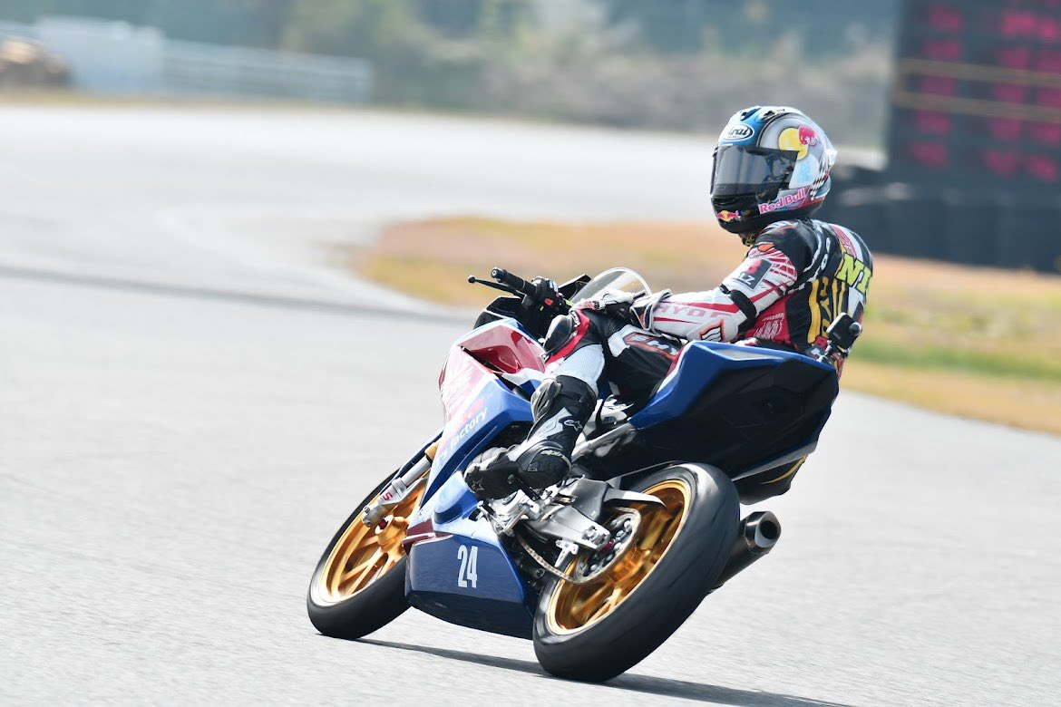 サーキットボンバー tweet media