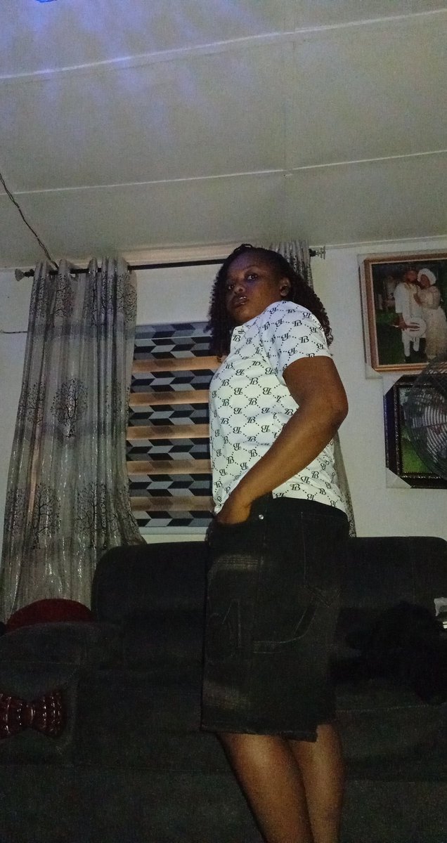 AnastasiaTochi's tweet photo. Them: your husband is lucky🙄

Me: His clothes are in trouble 🤣

Him: have you finish wearing your own clothes 🥲

I no send oo, if it pains him , let him wear my own. Na him fetch ant infected wood come his house🌝 https://t.co/sWs9AOfR1s