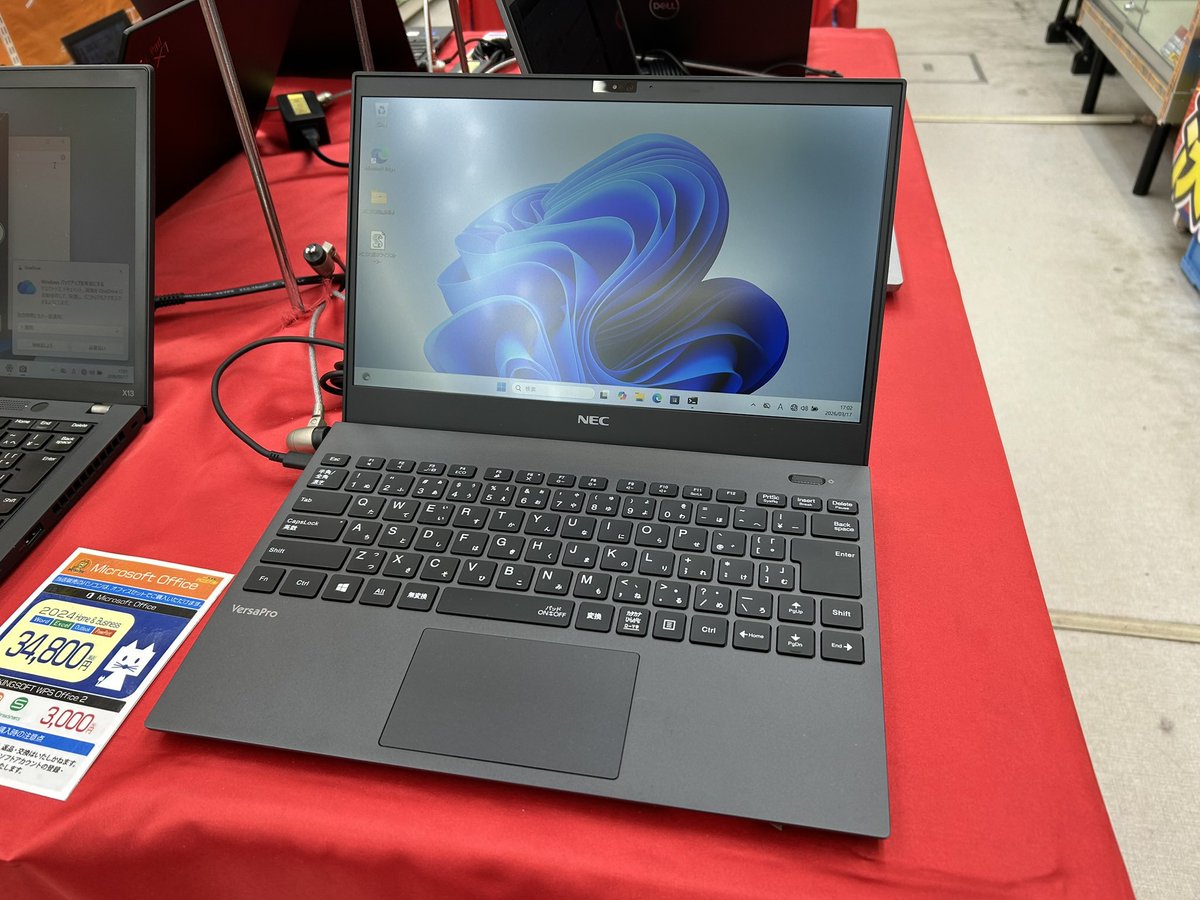 PCcomfullAKB4's tweet image. 極美品の軽量モバイルノート入荷！

処理性能は十分のi7-10世代！メモリも安心の16GB入りで、持ち出しでのヘビーな処理も♪

とにかく状態良いです！
これは買い！！

3台限り！
#NEC #VersaPro #VKV18 #秋葉原