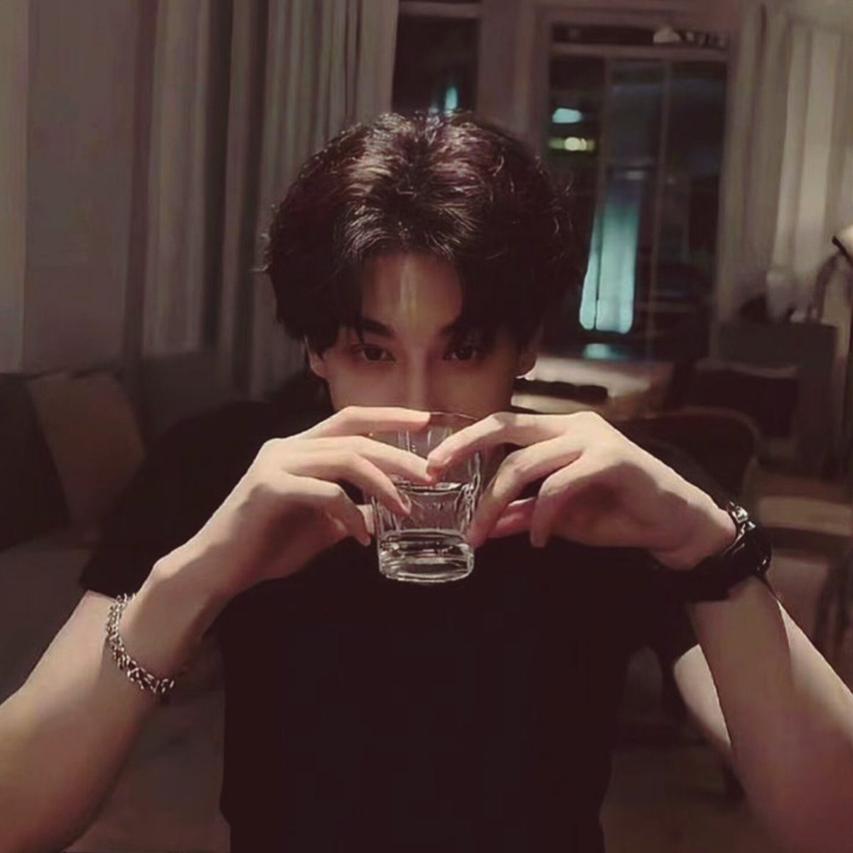 chrstn_dmns018's tweet photo. » Breakup with your boyfriend, I’m bored. «

“A #ChengWei AU wherein famous band singer Wu Suo Wei, fed up with stolen glances, uses the spotlight to publicly provoke the powerful Chi Cheng. Boredom ignites a high-stakes seduction that spirals into obsession.”

#tianziyu #逆爱 https://t.co/cdqBCr93h9