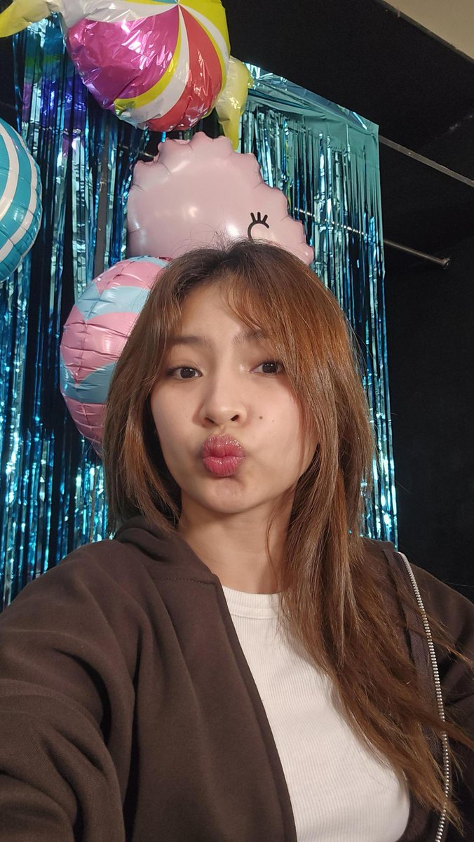 BINI Weverse tweet media