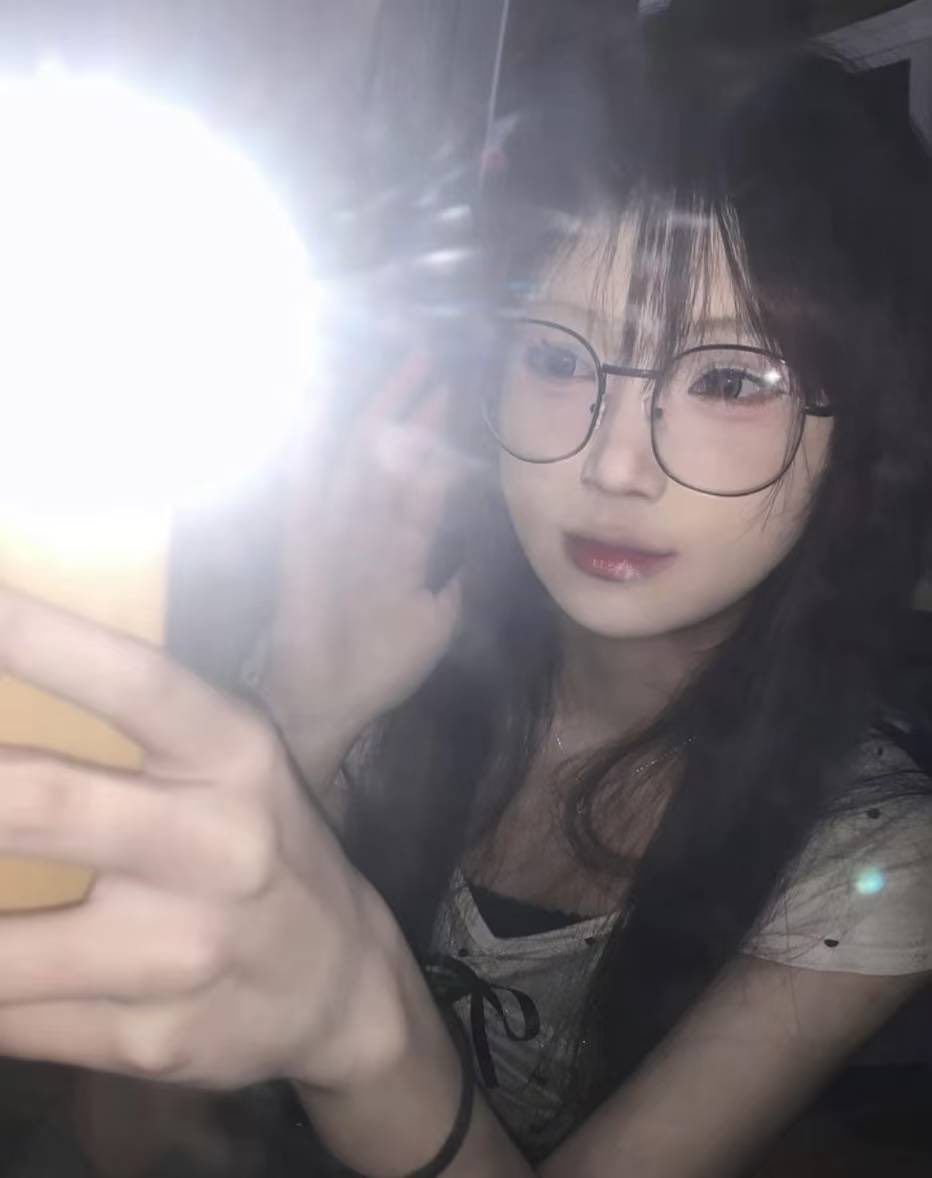 0438 00后情侣 tweet media