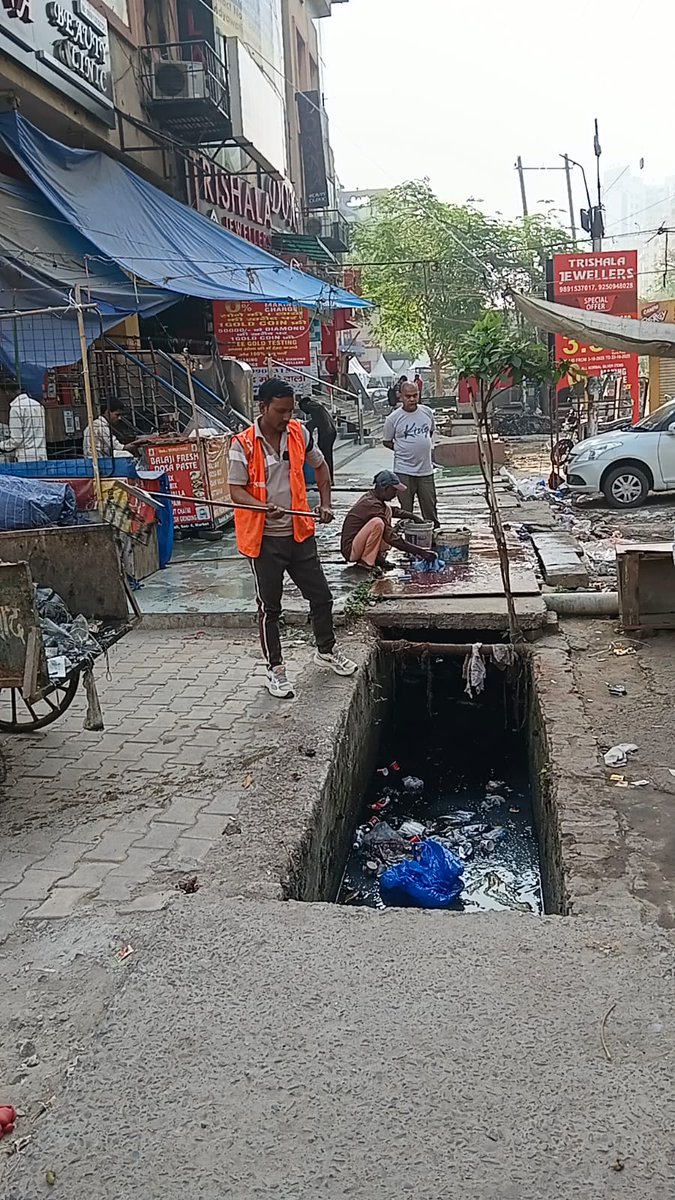 "स्वच्छ नाला अभियान" 
<a href="/Ward_77Vaishali/">Ward-77 Vaishali Ghaziabad Nagar Nigam</a>  <a href="/AMRUTCityGzb/">Ghaziabad Nagar Nigam</a>

#ghaziabadnagarnigam 
#Swachhwardpartiyogita 

#swachhtawithneelam #SwachhGhaziabad #SwachhataHiSeva #SwachhBharat 
 #Nagarvikas_UP 

<a href="/SBM_UP/">Swachh Bharat Mission, Uttar Pradesh (Urban)</a> <a href="/SwachhBharatGov/">Swachh Bharat Urban</a>
<a href="/NagarVikas_UP/">Urban Development Department, Uttar Pradesh</a>

<a href="/sunitadayalbjp/">Sunita Dayal Aggarwal (Modi ka Parivar)</a> <a href="/VikramadityaSM/">Vikramaditya Singh Malik</a>
<a href="/NeelamParshad/">Neelam Bhardwaj #नीलम_भारद्वाज</a>