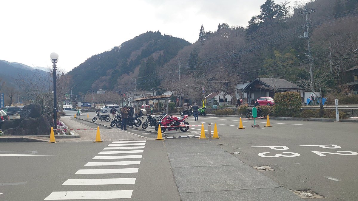 esophase's tweet image. 道志みちはもう路面に融雪剤はほぼ無くて大丈夫そうですね👍️
花粉症キャンセル界隈としてはシーズン到来👍️
#YAMAHAが美しい
#BOLT
#道の駅どうし
