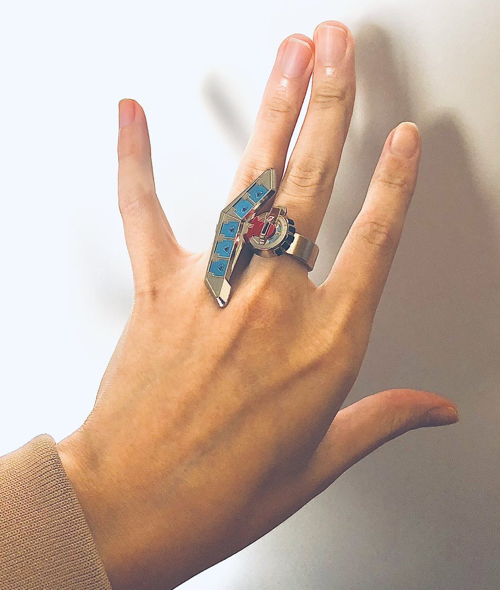 もっと指にシルバー付けるとかさ