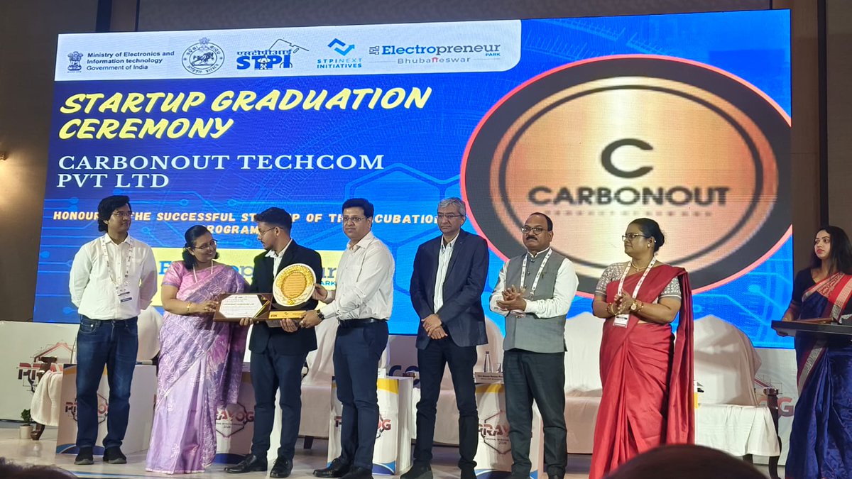 carbonout_2020's tweet photo. 𝑪𝒂𝒓𝒃𝒐𝒏𝑶𝒖𝒕 𝑻𝒆𝒄𝒉𝒄𝒐𝒎 𝑷𝒗𝒕. 𝑳𝒕𝒅. successfully graduates from 𝑬𝒍𝒆𝒄𝒕𝒓𝒐𝒑𝒓𝒆𝒏𝒆𝒖𝒓 𝑷𝒂𝒓𝒌, Bhubaneswar.
A step forward in our journey of innovation, sustainability &amp; smart tech solutions. 🚀
#Startup #Innovation #ElectropreneurPark #CarbonOut https://t.co/SUjzf9tZyE