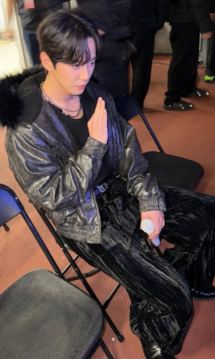 이준영 얼굴 tweet media