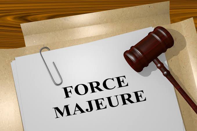 RaedAlobaidi's tweet photo. في حال اعلان القوة القاهرة Force Majeure في حقول النفط العراقية التي تعمل فيها الشركات الاجنبية وفقاً لجولات التراخيص فهذا يعني (وقف التنفيذ) لهذه العقود.وهي إجراء قانوني منصوص عليه في العقود النفطية. يُستخدم عندما تحدث ظروف خارجة عن السيطرة تمنع تنفيذ الالتزامات التعاقدية. https://t.co/TKJs92hzcp