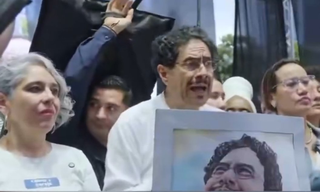 carlopez5819's tweet image. Lo que le espera a Colombia con el compañero de los narcoterroristas de las farc  : 
Más corrupción 
Más narcoterroristas 
Más narcocriminales 
Más ineptitud 
Más odio 
Más división 
Más inseguridad 
#fuerapetro