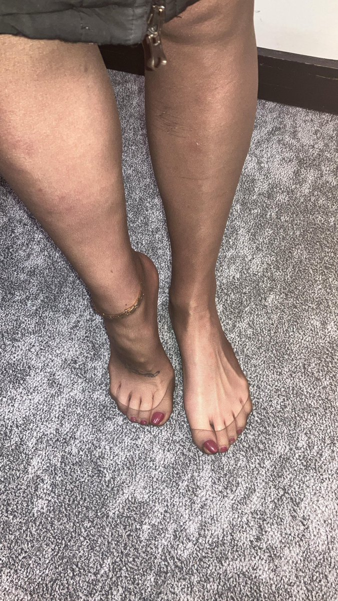 the_lady_nylons's tweet image. Well Tuesday is here, how's everyone's morning going so far? ❤️❤️❤️❤️❤️

#nylons
#nylonfeet
#workwear