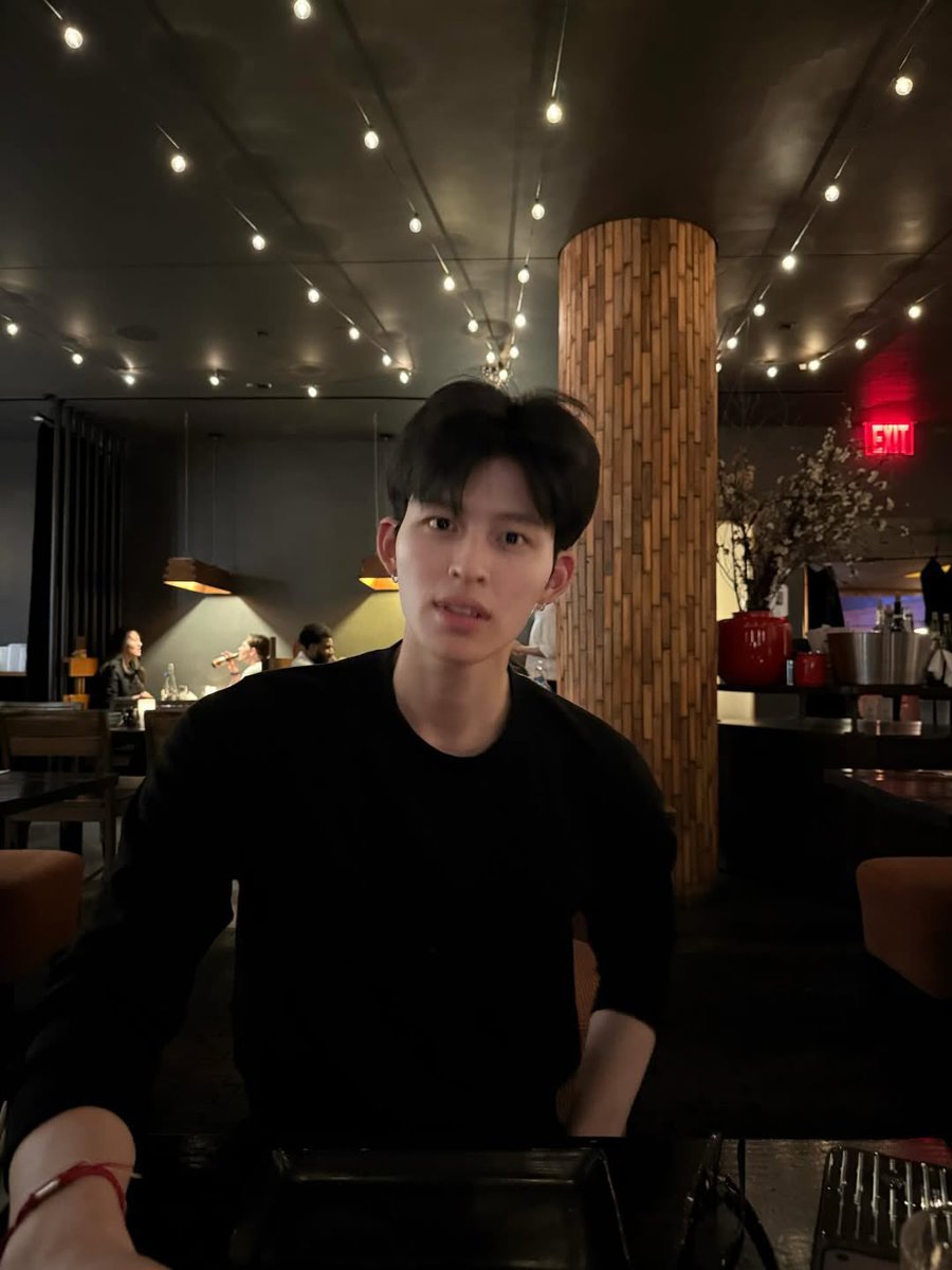 ppnaravit_home's tweet photo. IG update : @ppnaravit 

นี่มันรูปหล่อนี่น่าาาาา ✨🧡

#ppnaravit https://t.co/RuLfzRKZbu