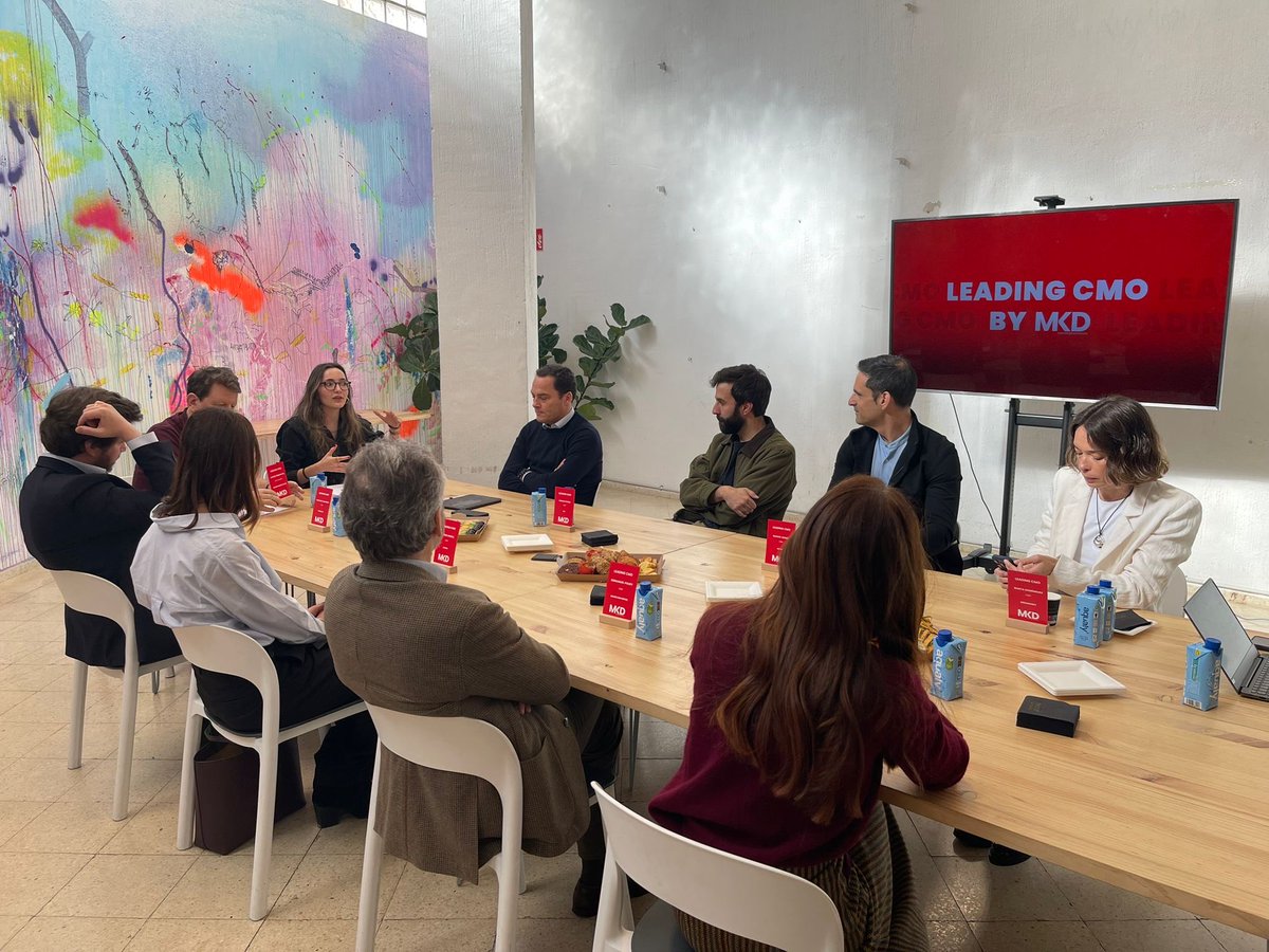 mkdirecto's tweet image. Hoy estamos en nuestro evento Leading CMO con los líderes de @NetflixES @mahou_es @Starbucks @KFC_ES @ILUNION @IKEASpain @renaultgroup @MediaMarkt_es 🚀

Hablando sobre #tendencias #retos #marketing #publicidad #campañas #innovacion #IA en el Espacio Rastro de @_ephimera 📍