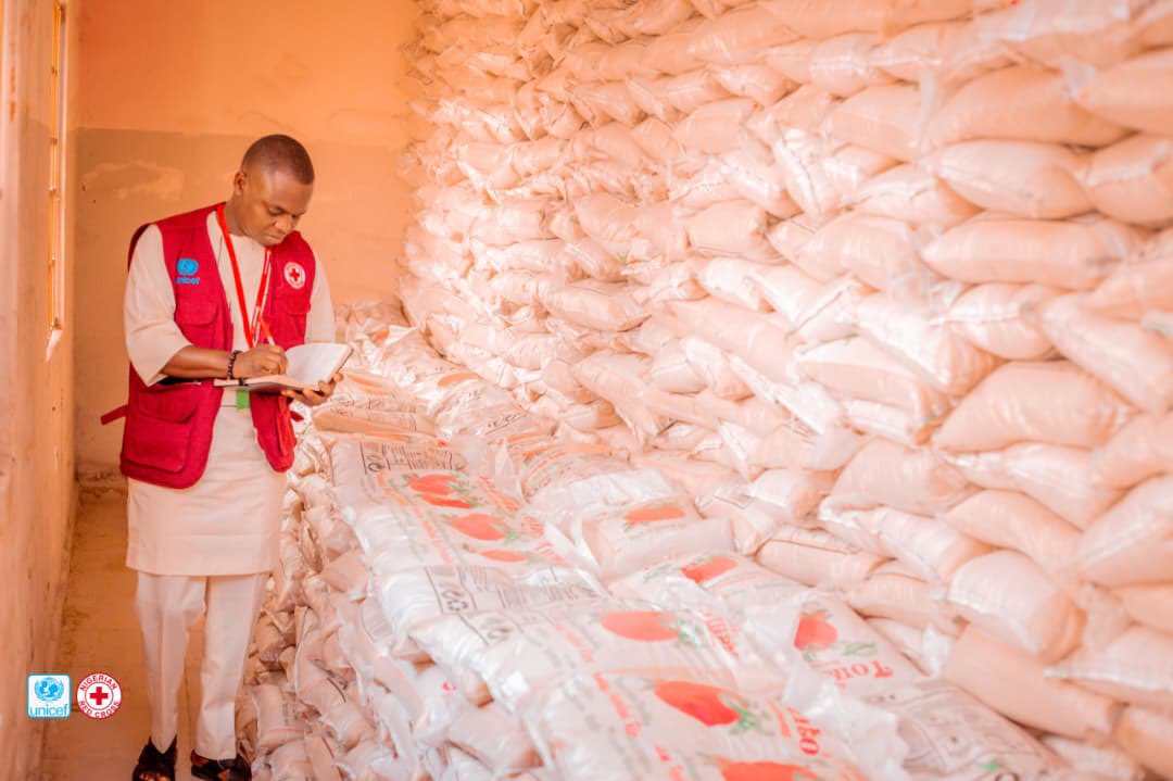 nrcs_ng's tweet photo. We teamed up with @UNICEFNigeria & JISEMA to check progress on disaster prep in Jigawa State! 🚨 Under the SRSP project, funded by @EU_ECHO, we inspected Warwade emergency warehouse & met with LEMC in Auyo LGA. Kudos to NRCS for improving capacity! 👏 Communities are ready for the 2026 flood season, with early warnings & simulations underway! #DisasterPreparedness #UNICEF #ECHO #JISEMA