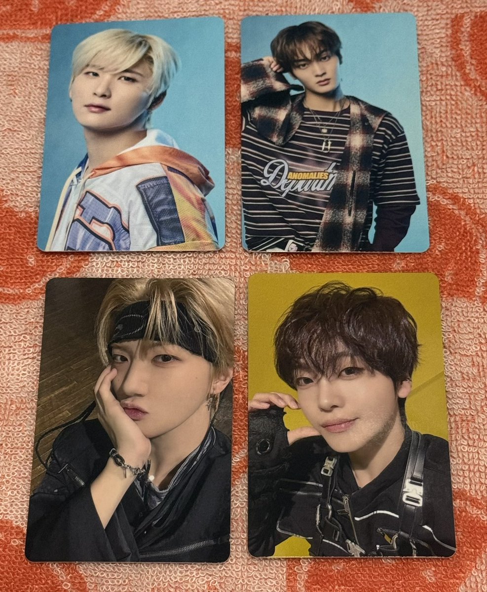 とりあえずはHMVだけ受け取れた！
封入トレカはヒョンジュン入ってたけどハイタ券はヒョンジュン以外😭
セルフィBもウビンとテヨンだった…🙂‍↕️
誰かヒョンジュントレカと交換できませんか〜？
明日は朝一でセブンネット受け取ってくる予定💨