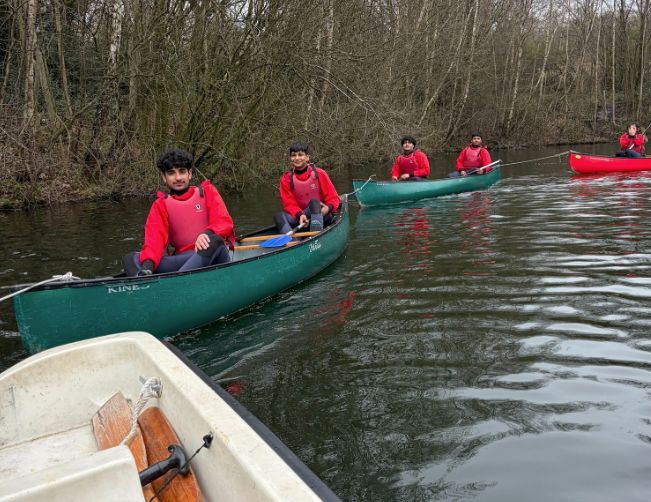 CedarMount_BF's tweet photo. Students from Year 11 Sports Studies made a splash at Debdale Outdoor Centre as they completed their practical assessment on the water. Wearing wetsuits and big smiles, they learned how to canoe, turn their boats with control, and work confidently in pairs! 🚣‍♂️ #TheCMAWay https://t.co/pOYHBbadEm