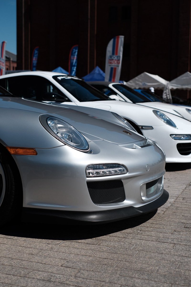 banao_egbn's tweet photo. 997で1番好きな.2 GT3 faceに変更👌

まさかのまさか、激レアなRS4.0純正バンパーが手に入ったので贅沢にもカナード、フェンダー外し、ナンバー穴スムージングしてもらって取り付けました！

網、グリルもちゃんと純正品で顔面でかなりの散財笑
でも満足度高い！✨

あとはホイール、車高！ https://t.co/e21L7YetoC
