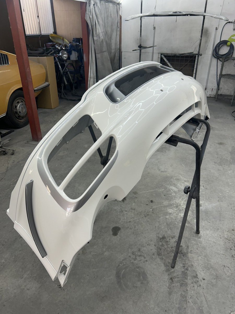 banao_egbn's tweet photo. 997で1番好きな.2 GT3 faceに変更👌

まさかのまさか、激レアなRS4.0純正バンパーが手に入ったので贅沢にもカナード、フェンダー外し、ナンバー穴スムージングしてもらって取り付けました！

網、グリルもちゃんと純正品で顔面でかなりの散財笑
でも満足度高い！✨

あとはホイール、車高！ https://t.co/e21L7YetoC