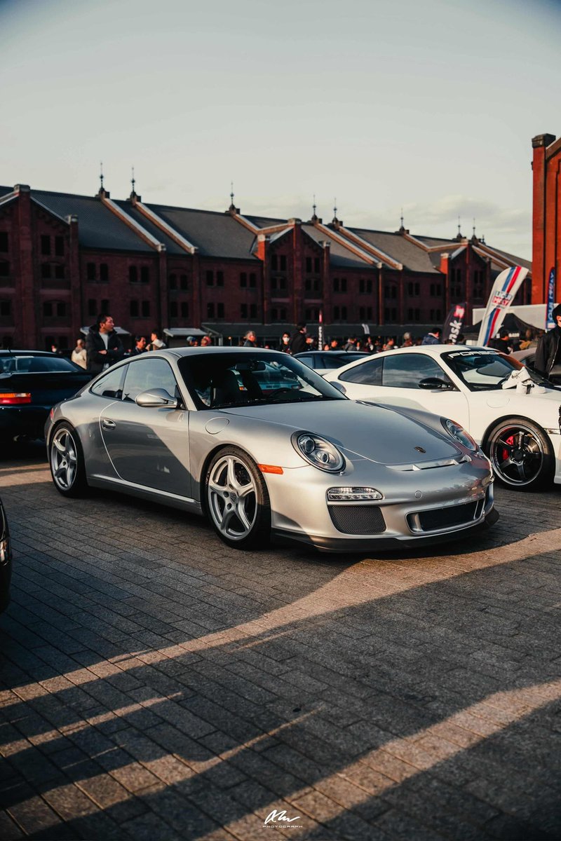 banao_egbn's tweet photo. 997で1番好きな.2 GT3 faceに変更👌

まさかのまさか、激レアなRS4.0純正バンパーが手に入ったので贅沢にもカナード、フェンダー外し、ナンバー穴スムージングしてもらって取り付けました！

網、グリルもちゃんと純正品で顔面でかなりの散財笑
でも満足度高い！✨

あとはホイール、車高！ https://t.co/e21L7YetoC