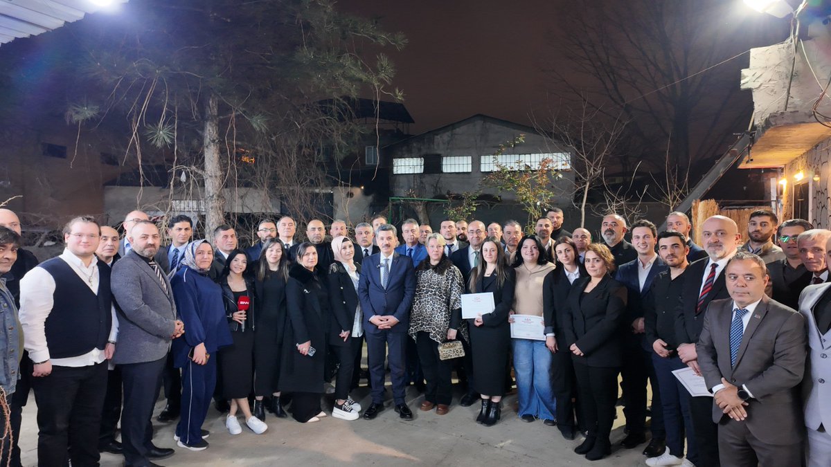 KADİM ŞEHRİMİZ BURSA’DA TEŞKİLATIMIZLA İFTAR BULUŞMASI

Genel Başkanımız Sayın Ferhat Yılmaz, Genel Başkan Yardımcılarımız ve MYK üyeleri ile kadim medeniyetimizin gözbebeği Bursa’da, teşkilat mensuplarımızla anlamlı bir iftar programında bir araya gelmiştir. Yoğun katılım ve