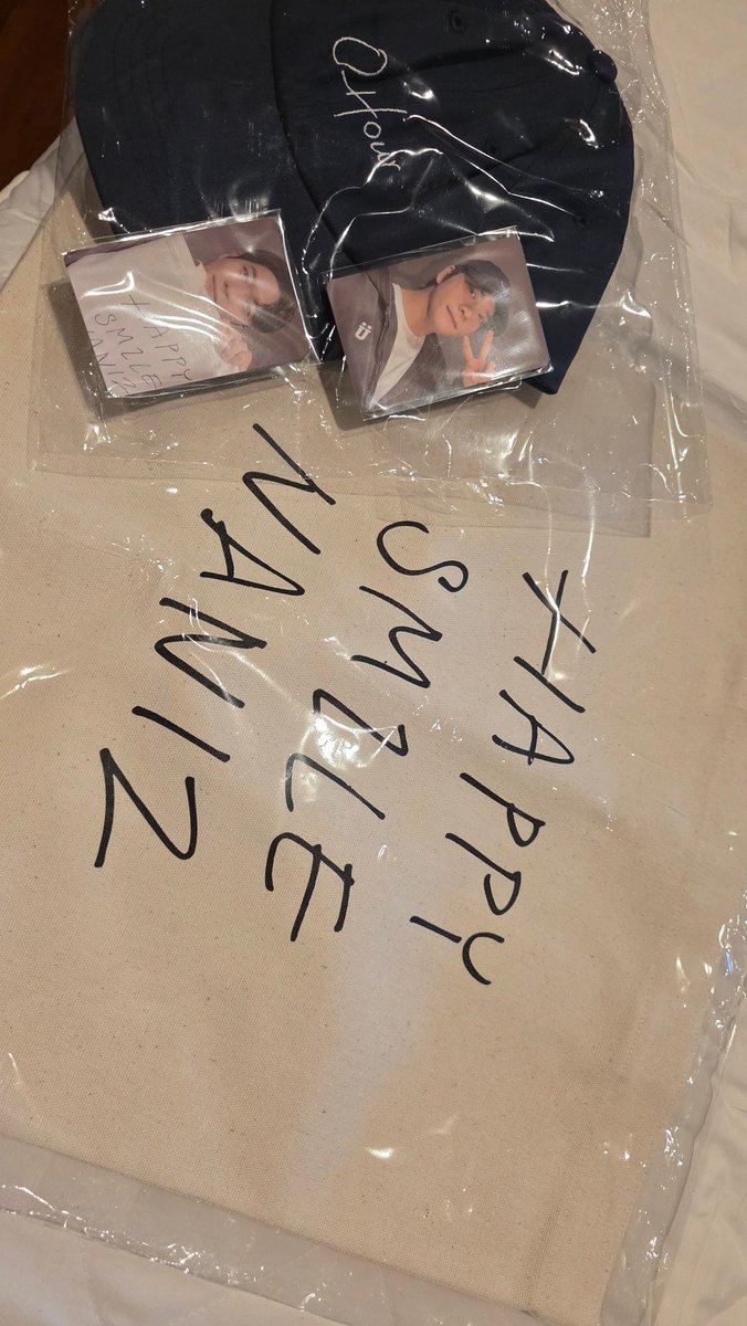 tremblingblues2's tweet photo. What a cute loot! They came with photo cards
#kangtaeoh 
#KangTaeOhOHourinOsaka https://t.co/QDvNrv9E4d