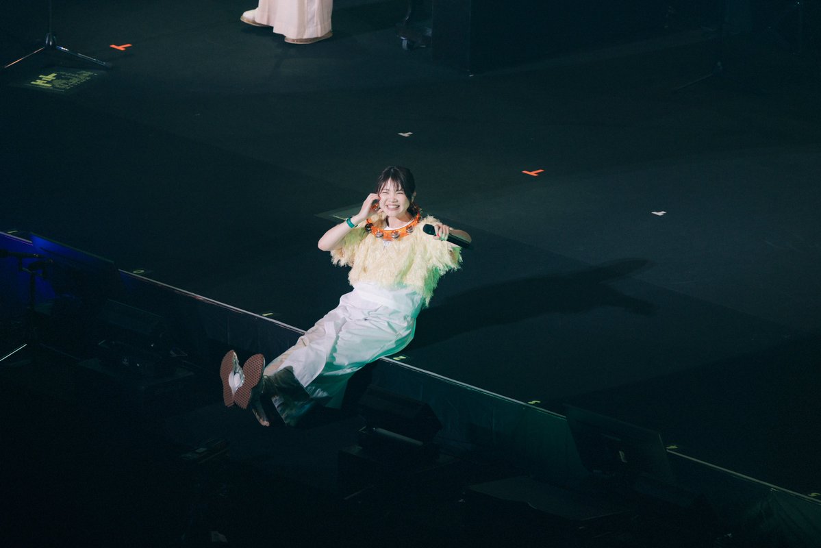 taaakun0229's tweet photo. #超いきものがかりフェス
聖恵ちゃんが高校時代から使うタ���バリン✨いきものがかりの歴史を１番側で見てる大切な存在🎵
そんなタンバリンを20周年記念日に客席に降りてきてくれて触らせてくれた悠仁さん(#ゆず)にホント感謝🤣ゆずのライブ初めででしたがメッチャ楽しい‼️YELLのアレンジ最高でした🎵 https://t.co/omvxxh8Ndw