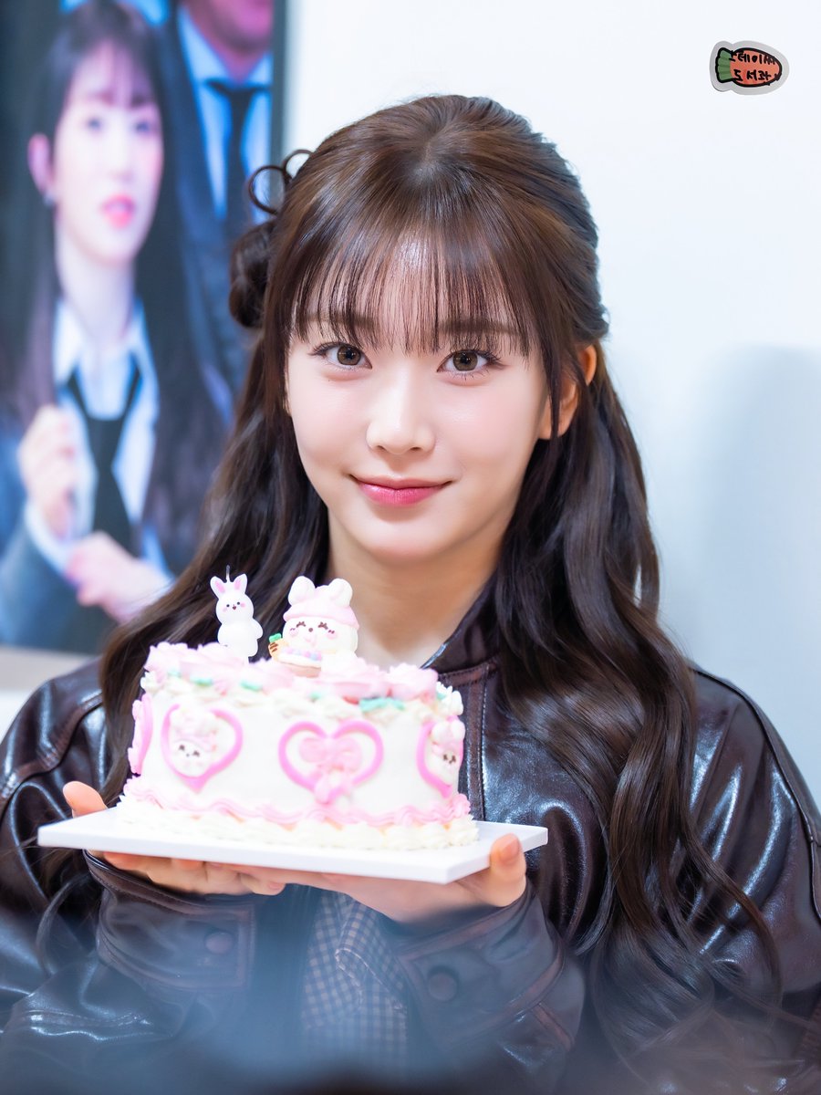 스테이씨 도서관🐰 tweet media