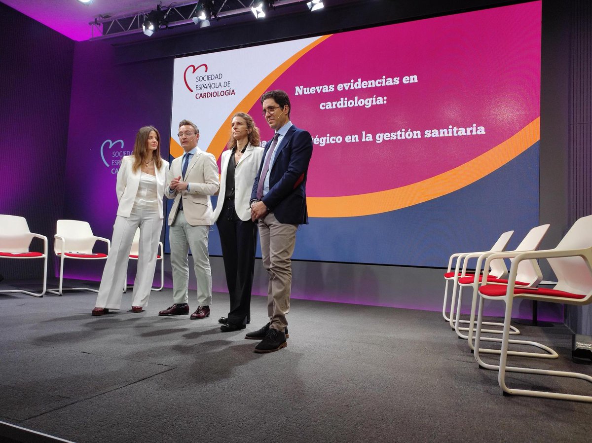 secardiologia's tweet photo. Hoy en la #CasaDelCorazón nuevas evidencias en cardiología: impacto estratégico en la gestión sanitaria. 

🚩Revisión de la evidencia clave más reciente
🚩Traducción de esa evidencia en cambios concretos 
🚩Debate con gestores y aseguradoras sobre el impacto en costes, resultados y organización.

➕información: https://t.co/hz4tIiXpmu

@almucastro01 @rmartinreyes @domingomarzal @BaqueroMario @esthermerinola