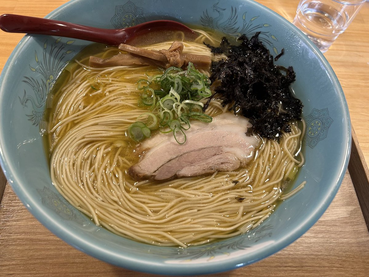pig6699's tweet photo. RAMEN STAND@熊谷市広瀬
限定 鯛清湯ラーメン 🍜特盛り、バリカタ、替玉、わさび茶漬け🍚🐷
広がる鯛出汁の香りバリカタ細麺、美味っ👍
替玉、わさび茶漬け💯
汁完🙏
#RAMENSTAND #ラーメン #熊谷市 https://t.co/3qkbahuipd