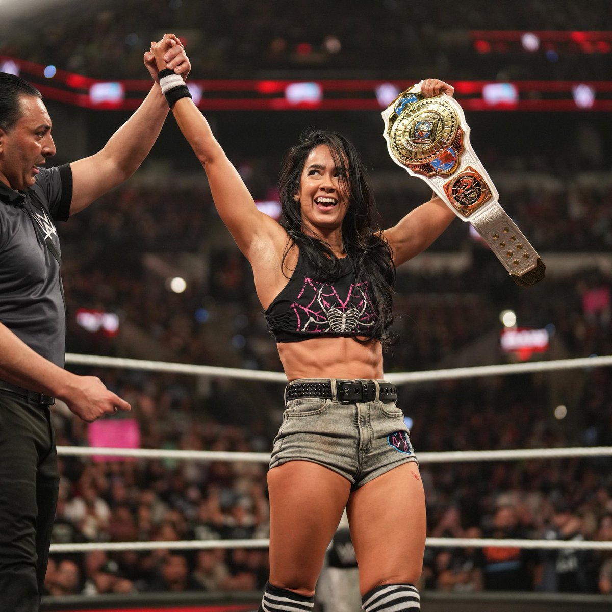 WWEDeutschland's tweet image. #AndStill! AJ Lee bleibt Women's Intercontinental Champion! ✨ @TheAJMendez #WWERaw