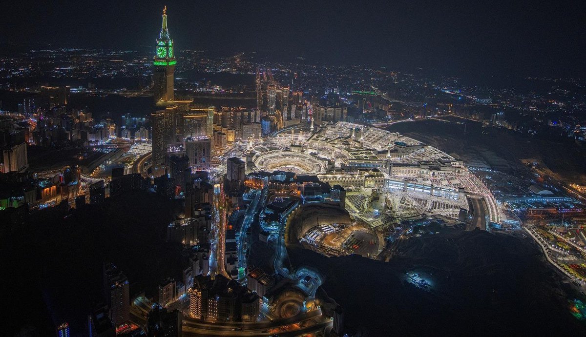 yunas_king's tweet photo. ماشاءاللّہ 28 رمضان المبارک کی رات مسجد نبوی ﷺ اور مسجد الحرام کا ویو #رمضان_١٤٤٧ه https://t.co/sys1BJTOaP