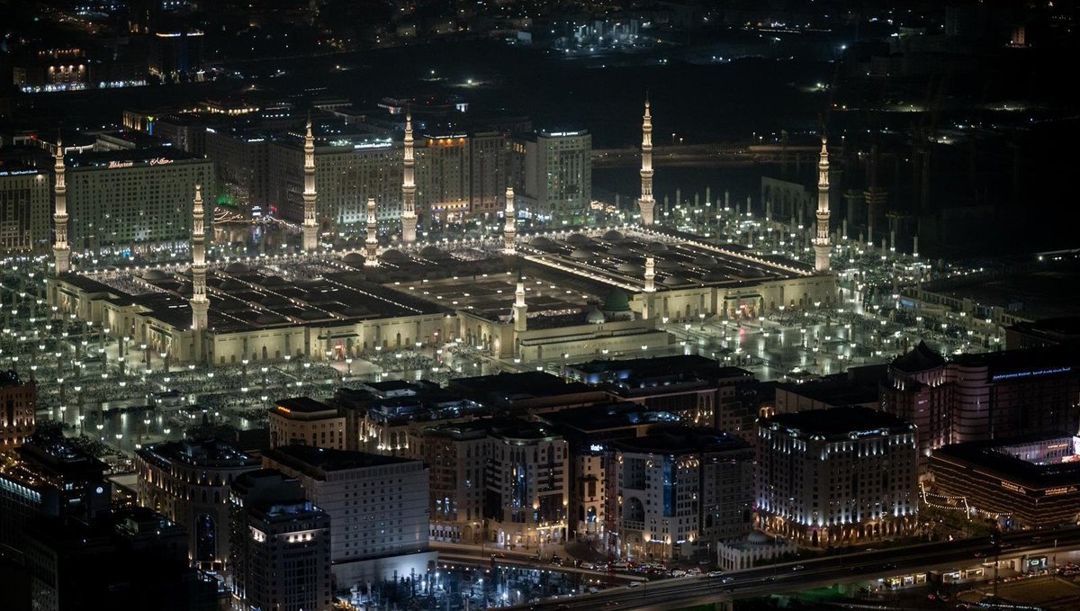 yunas_king's tweet photo. ماشاءاللّہ 28 رمضان المبارک کی رات مسجد نبوی ﷺ اور مسجد الحرام کا ویو #رمضان_١٤٤٧ه https://t.co/sys1BJTOaP