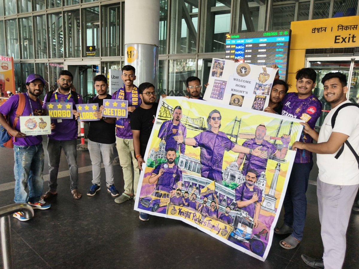 CFCKnightRiders's tweet photo. Snapshots: Our team welcoming our Knights at Kolkata airport today 🤩💜

@KKRiders @bindadey @BeAKnightRider 

#AmiKKR #KorboLorboJeetbo #IPL2026 https://t.co/zF1utoG8Hi